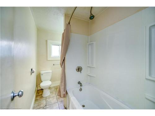 369 Fairfield Avenue N, Hamilton, ON - Indoor Photo Showing Bathroom