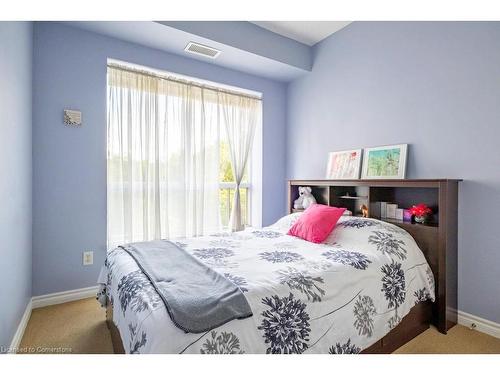 305-2000 Creekside Drive, Dundas, ON - Indoor Photo Showing Bedroom