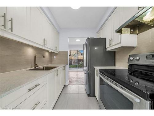 20-125 Limeridge Road W, Hamilton, ON - Indoor Photo Showing Kitchen