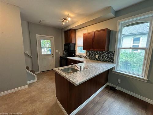 2-564 Princess Street, Woodstock, ON - Indoor Photo Showing Kitchen