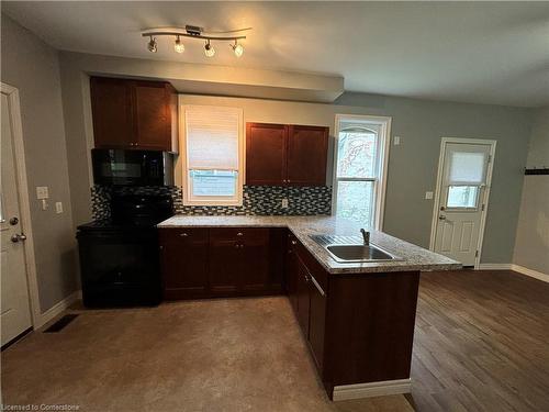 2-564 Princess Street, Woodstock, ON - Indoor Photo Showing Kitchen