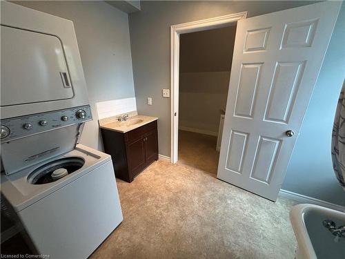 2-564 Princess Street, Woodstock, ON - Indoor Photo Showing Laundry Room