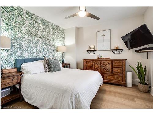 44 Steven Street, Hamilton, ON - Indoor Photo Showing Bedroom