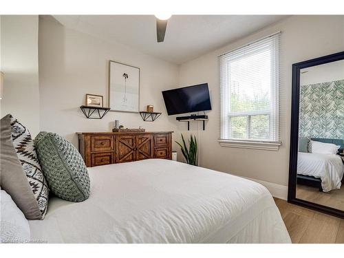 44 Steven Street, Hamilton, ON - Indoor Photo Showing Bedroom