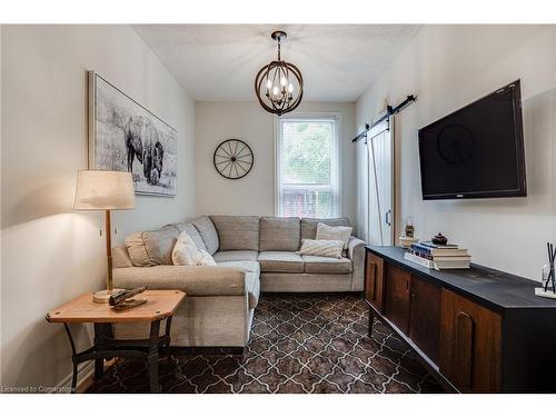 44 Steven Street, Hamilton, ON - Indoor Photo Showing Living Room