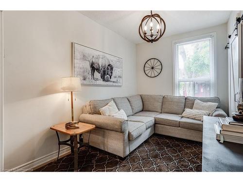 44 Steven Street, Hamilton, ON - Indoor Photo Showing Living Room