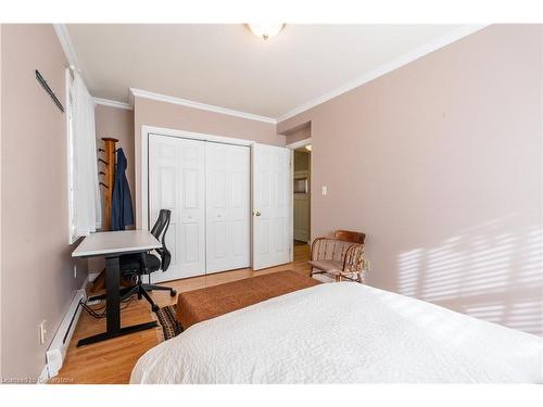 62 Melbourne Street, Hamilton, ON - Indoor Photo Showing Bedroom