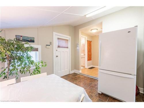 62 Melbourne Street, Hamilton, ON - Indoor Photo Showing Bedroom