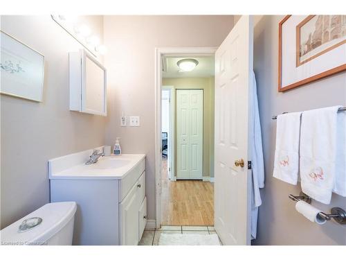 62 Melbourne Street, Hamilton, ON - Indoor Photo Showing Bathroom