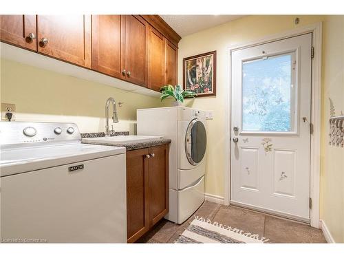 33 Cumminsville Drive, Flamborough, ON - Indoor Photo Showing Laundry Room