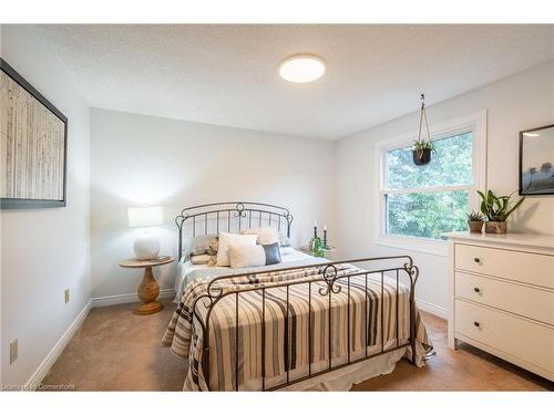 33 Cumminsville Drive, Flamborough, ON - Indoor Photo Showing Bedroom