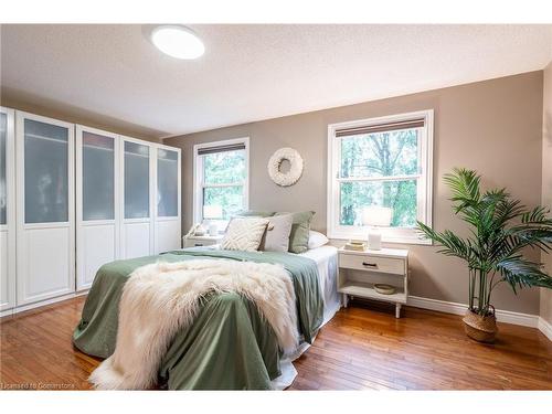 33 Cumminsville Drive, Flamborough, ON - Indoor Photo Showing Bedroom