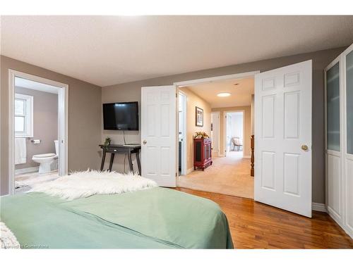 33 Cumminsville Drive, Flamborough, ON - Indoor Photo Showing Bedroom