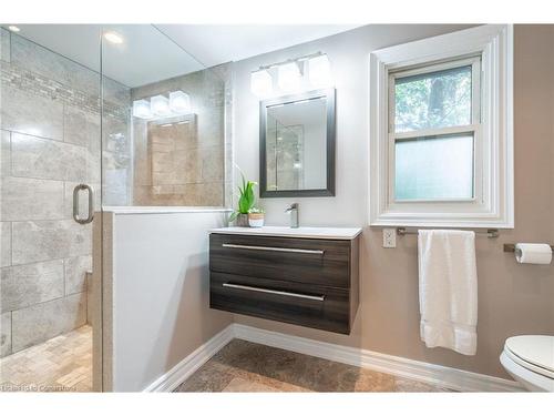 33 Cumminsville Drive, Flamborough, ON - Indoor Photo Showing Bathroom