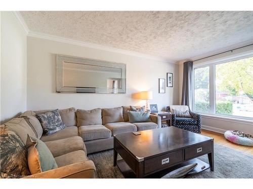 2290 Woodward Avenue, Burlington, ON - Indoor Photo Showing Living Room