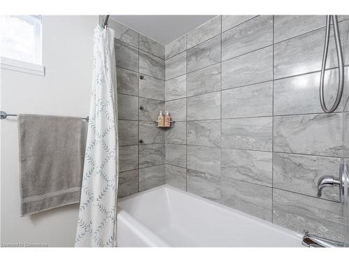 2290 Woodward Avenue, Burlington, ON - Indoor Photo Showing Bathroom