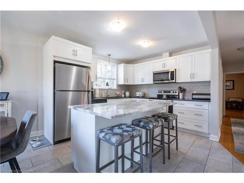 2290 Woodward Avenue, Burlington, ON - Indoor Photo Showing Kitchen With Upgraded Kitchen