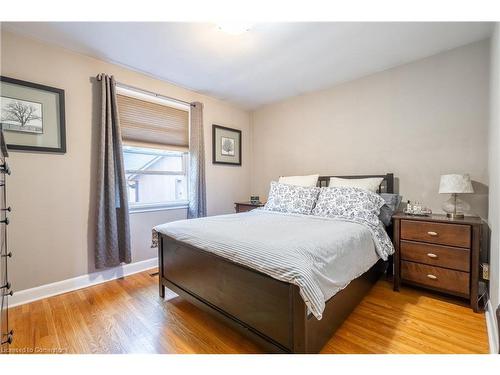 2290 Woodward Avenue, Burlington, ON - Indoor Photo Showing Bedroom