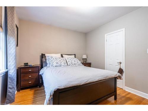 2290 Woodward Avenue, Burlington, ON - Indoor Photo Showing Bedroom