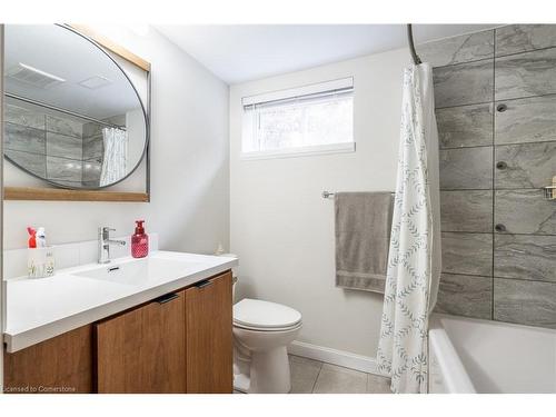 2290 Woodward Avenue, Burlington, ON - Indoor Photo Showing Bathroom