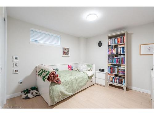 2290 Woodward Avenue, Burlington, ON - Indoor Photo Showing Bedroom