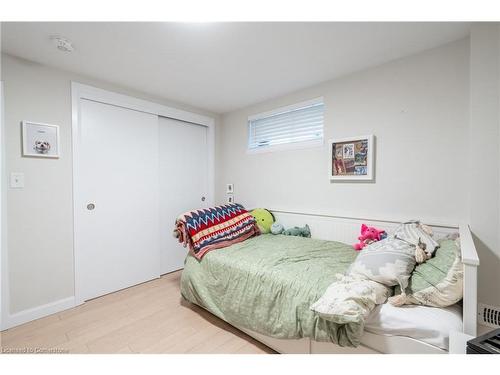 2290 Woodward Avenue, Burlington, ON - Indoor Photo Showing Bedroom