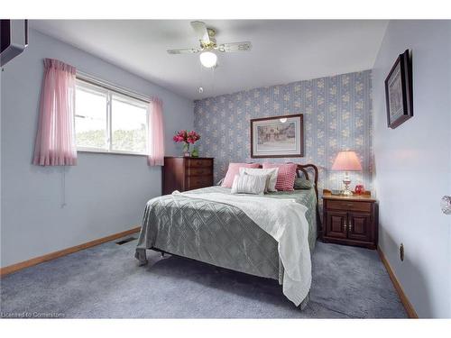 247 Fernwood Crescent, Hamilton, ON - Indoor Photo Showing Bedroom