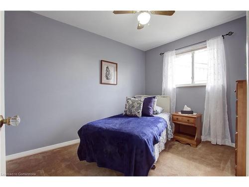 247 Fernwood Crescent, Hamilton, ON - Indoor Photo Showing Bedroom