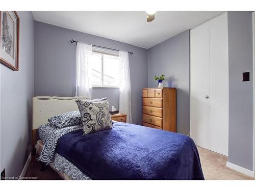 247 Fernwood Crescent, Hamilton, ON - Indoor Photo Showing Bedroom