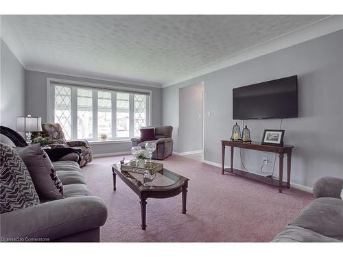 247 Fernwood Crescent, Hamilton, ON - Indoor Photo Showing Living Room