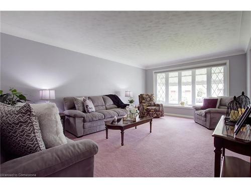 247 Fernwood Crescent, Hamilton, ON - Indoor Photo Showing Living Room