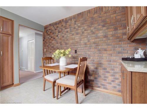 247 Fernwood Crescent, Hamilton, ON - Indoor Photo Showing Dining Room