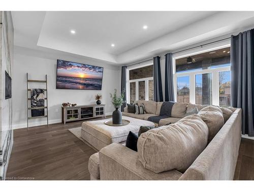 94 Millen Road, Hamilton, ON - Indoor Photo Showing Living Room