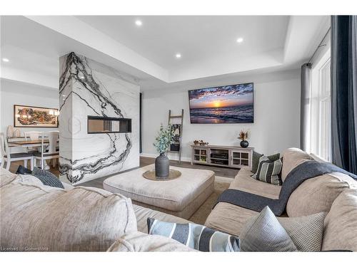 94 Millen Road, Hamilton, ON - Indoor Photo Showing Living Room