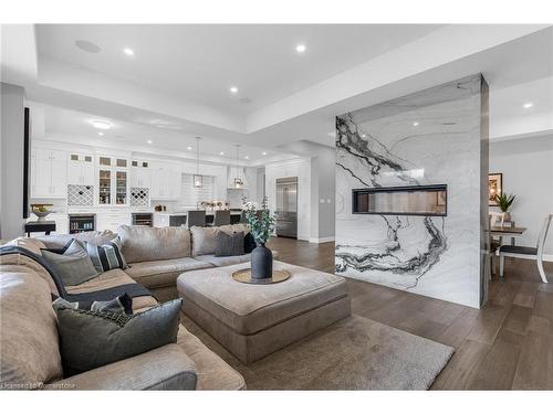 94 Millen Road, Hamilton, ON - Indoor Photo Showing Living Room