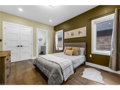 94 Millen Road, Hamilton, ON - Indoor Photo Showing Bedroom