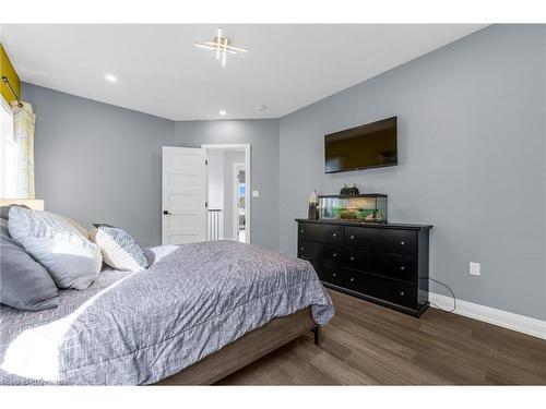 94 Millen Road, Hamilton, ON - Indoor Photo Showing Bedroom