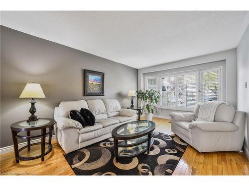 3236 Hornbeam Crescent, Mississauga, ON - Indoor Photo Showing Living Room