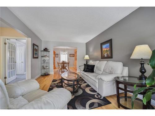 3236 Hornbeam Crescent, Mississauga, ON - Indoor Photo Showing Living Room