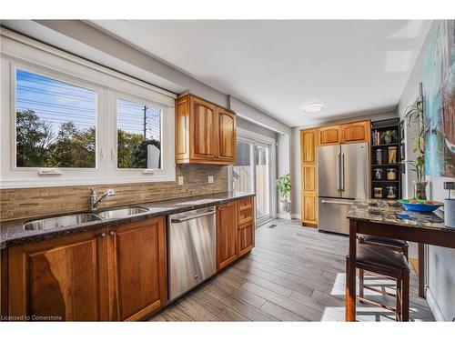 3236 Hornbeam Crescent, Mississauga, ON - Indoor Photo Showing Kitchen With Double Sink