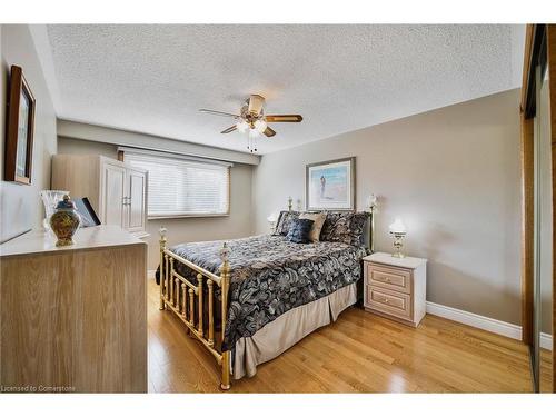 3236 Hornbeam Crescent, Mississauga, ON - Indoor Photo Showing Bedroom