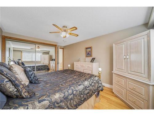 3236 Hornbeam Crescent, Mississauga, ON - Indoor Photo Showing Bedroom