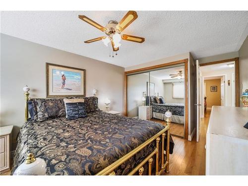 3236 Hornbeam Crescent, Mississauga, ON - Indoor Photo Showing Bedroom