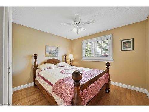 3236 Hornbeam Crescent, Mississauga, ON - Indoor Photo Showing Bedroom