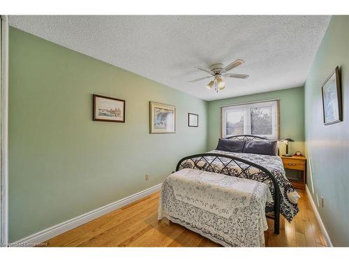 3236 Hornbeam Crescent, Mississauga, ON - Indoor Photo Showing Bedroom