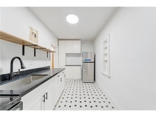 1-312 Aberdeen Avenue, Hamilton, ON - Indoor Photo Showing Kitchen