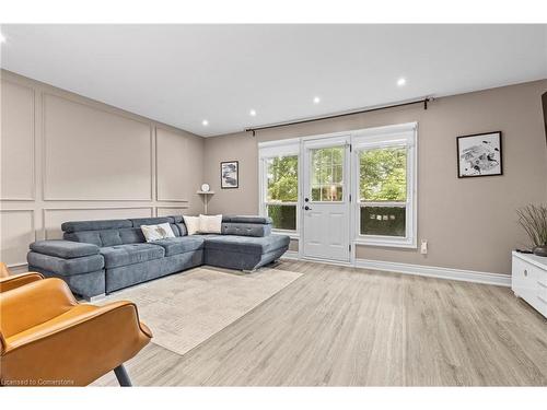 3-985 Limeridge Road E, Hamilton, ON - Indoor Photo Showing Living Room