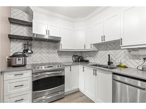 3-985 Limeridge Road E, Hamilton, ON - Indoor Photo Showing Kitchen With Stainless Steel Kitchen With Double Sink With Upgraded Kitchen