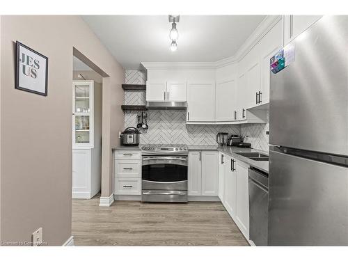 3-985 Limeridge Road E, Hamilton, ON - Indoor Photo Showing Kitchen With Stainless Steel Kitchen With Double Sink With Upgraded Kitchen