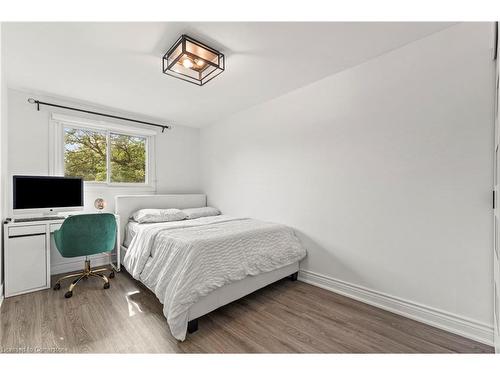 3-985 Limeridge Road E, Hamilton, ON - Indoor Photo Showing Bedroom